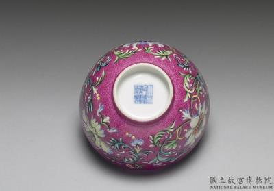 图片[3]-Teacup with incised pattern of flower brocade in falangcai painted enamels, Qing dynasty, Qianlong reign (1736-1795)-China Archive